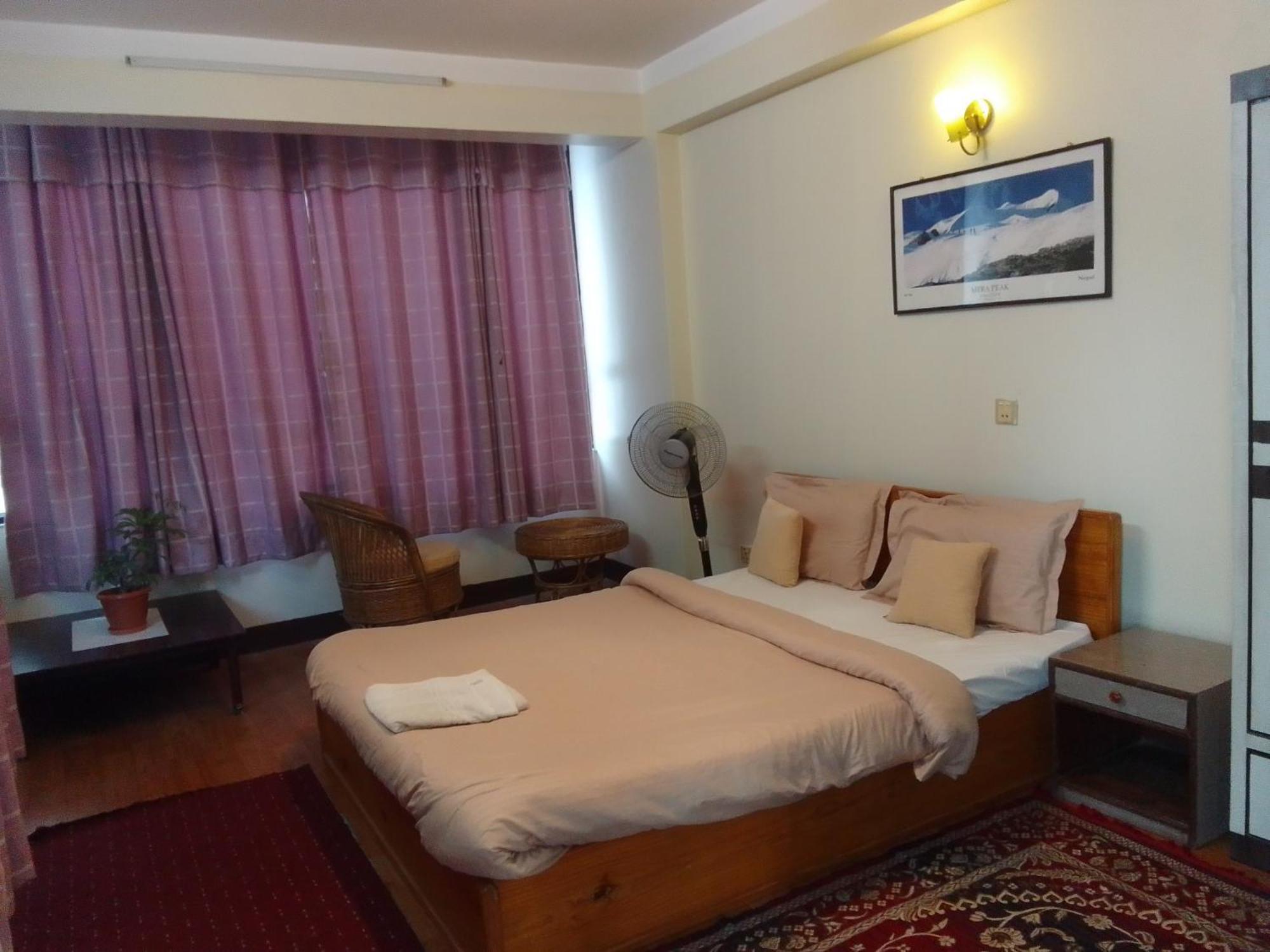 Hotel Pristine Катманду Екстериор снимка
