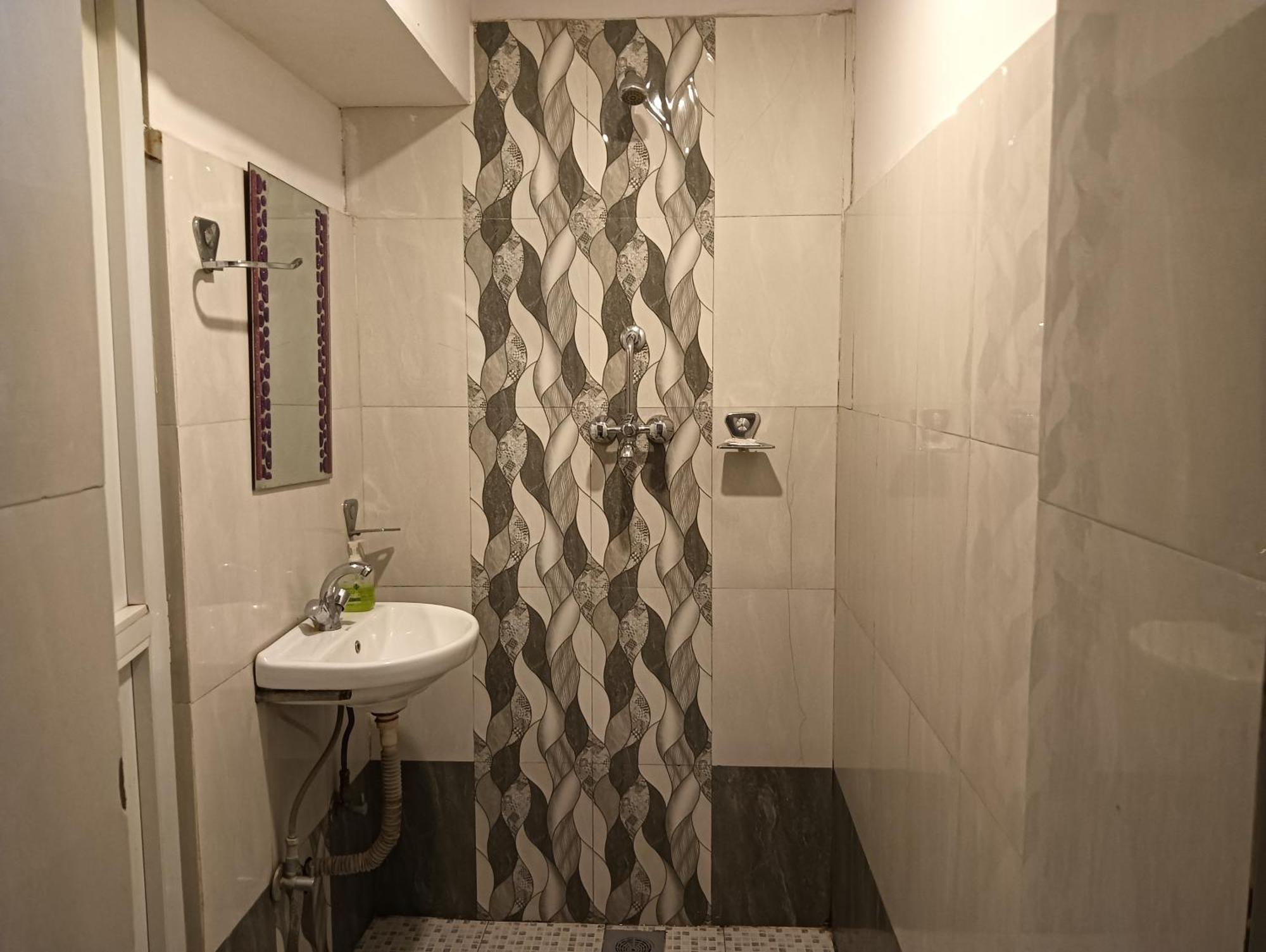 Hotel Pristine Катманду Екстериор снимка