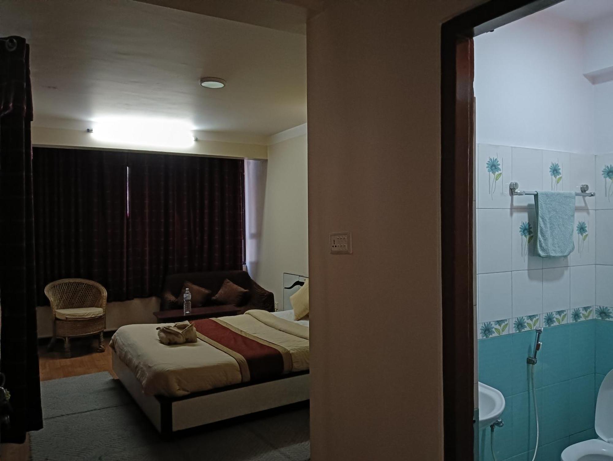 Hotel Pristine Катманду Екстериор снимка