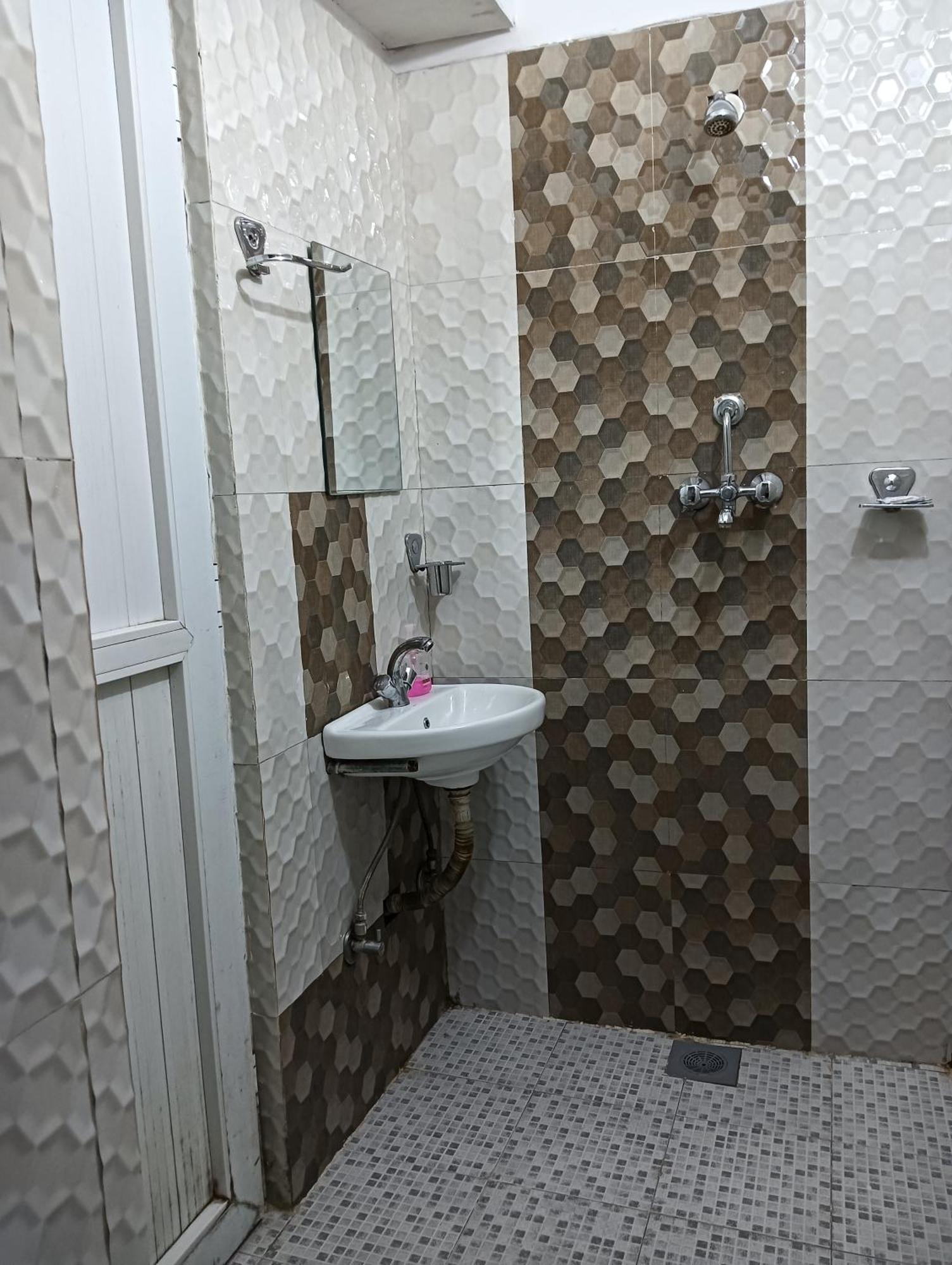 Hotel Pristine Катманду Екстериор снимка