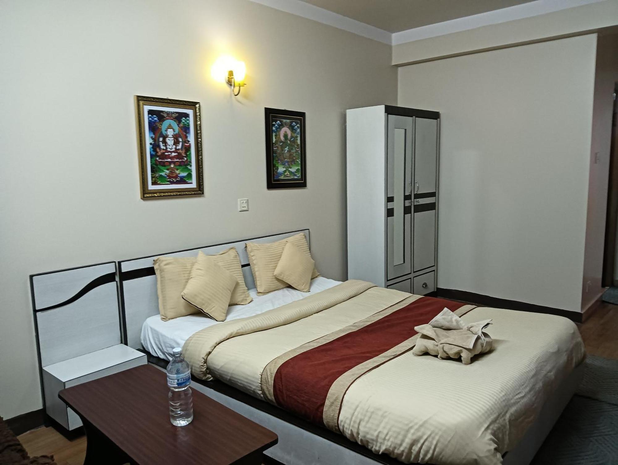 Hotel Pristine Катманду Екстериор снимка