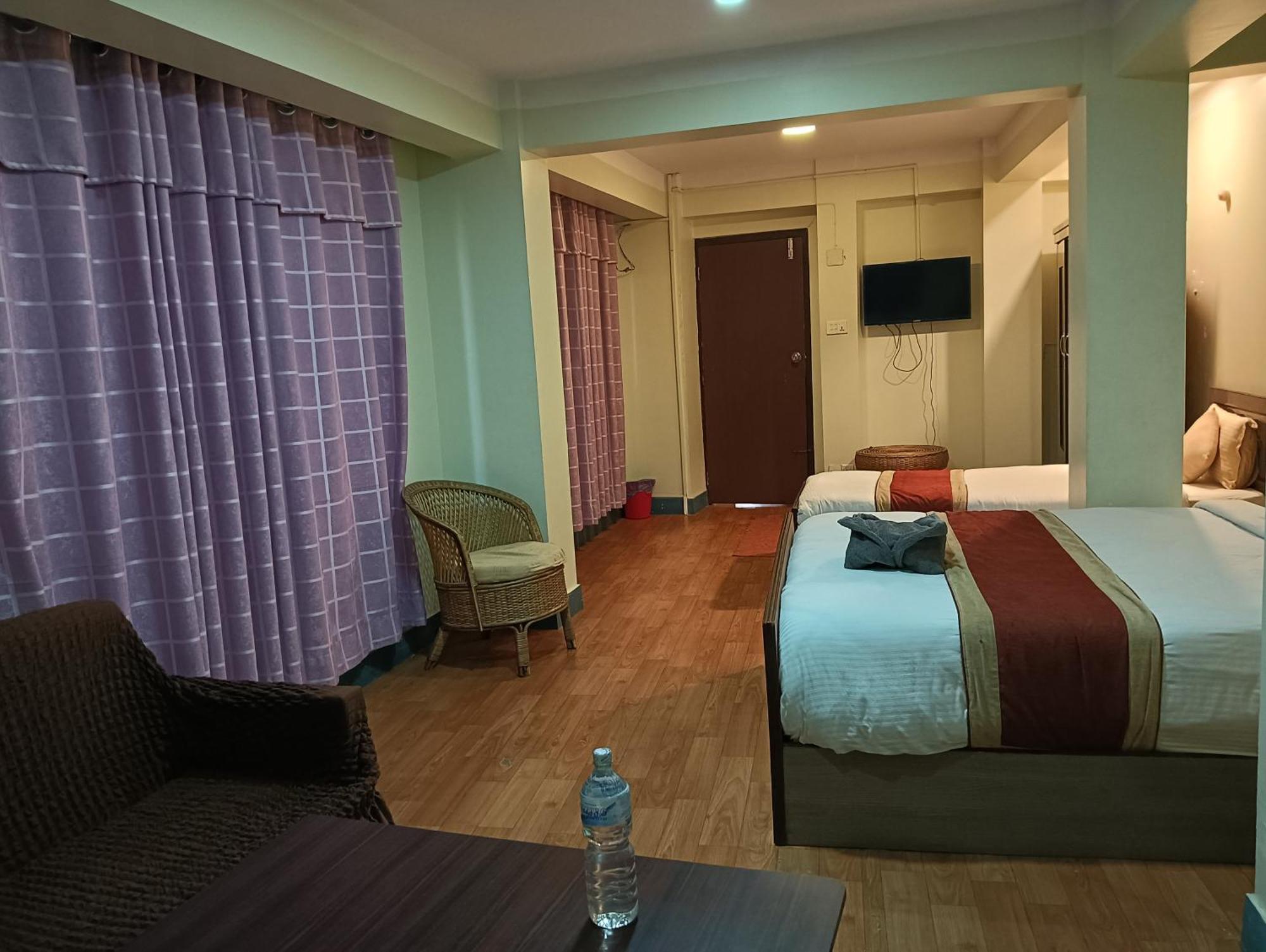 Hotel Pristine Катманду Екстериор снимка